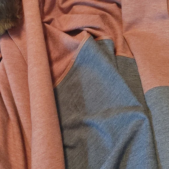 Fur collar coat - Picture 10 of 12